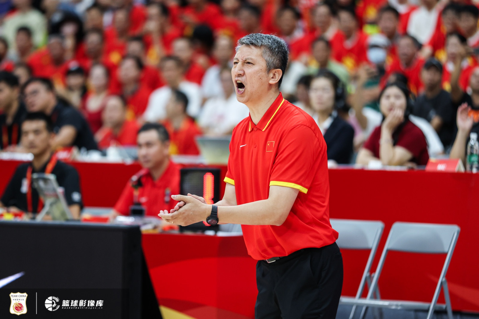 媒体人：中国男篮45度肋侧顶弧处理球水平是生命线 打不好就崩盘